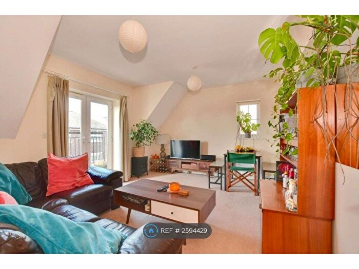 2 Bedroom Flat To Rent In Exchange Court, Tonbridge, TN9