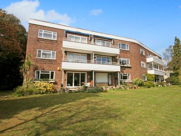 2 Bedroom Flat To Rent In Crichel Mount Road, Evening Hill, Poole, BH14