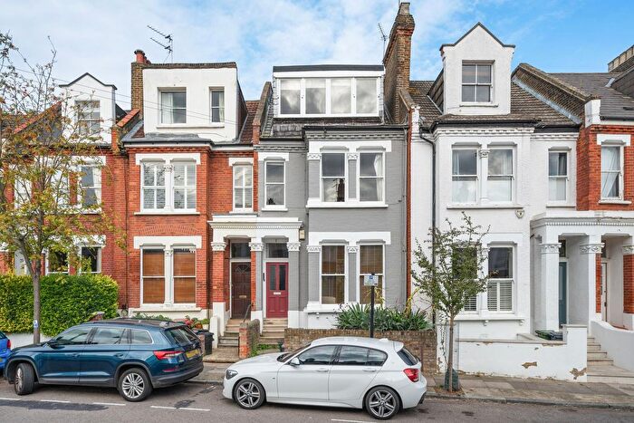 1 Bedroom Flat For Sale In Parolles Road, London, N19