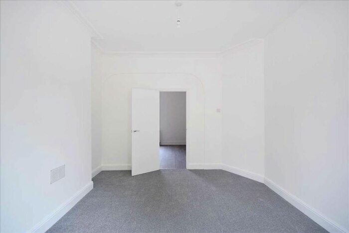 1 Bedroom Maisonette To Rent In Warren Road, Colliers Wood, London, SW19