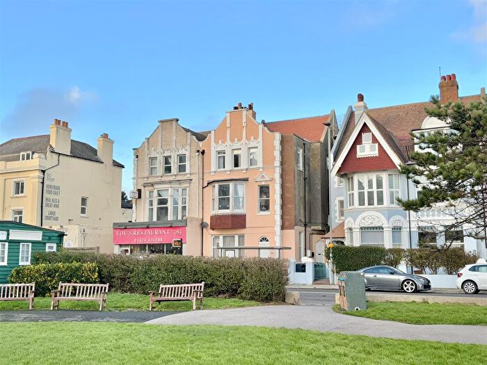 3 Bedroom Flat For Sale In Grosvenor Crescent, St. Leonards-On-Sea, TN38