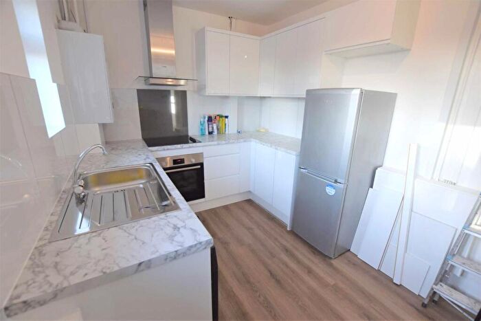 2 Bedroom Flat To Rent In Moat Crescent, Finchley, N3