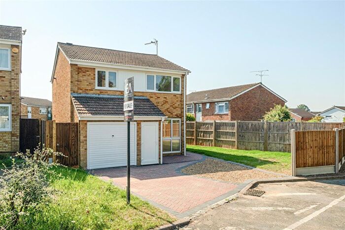 3 Bedroom Detached House For Sale In Kingsway, Caversham, Reading, RG4