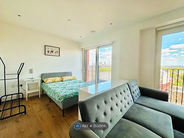 Studio To Rent In Exchange Gardens, London, SW8