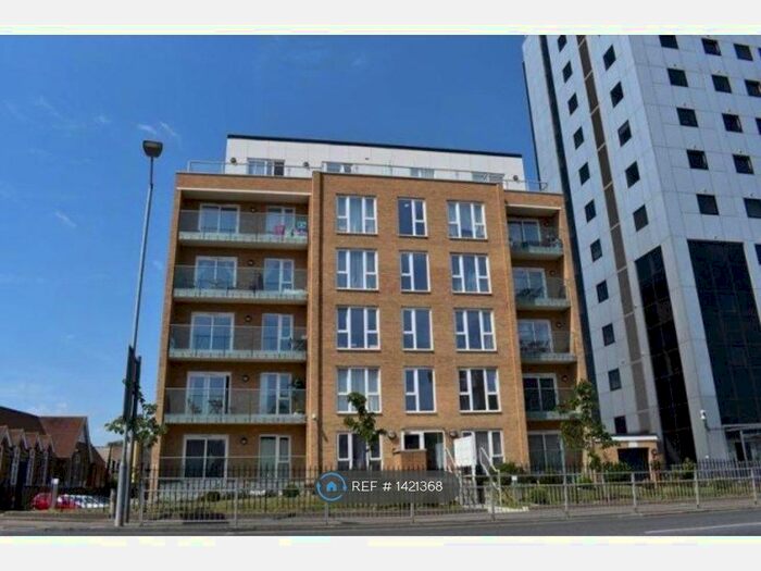 2 Bedroom Flat To Rent In Highbanks, Southend-On-Sea, SS1