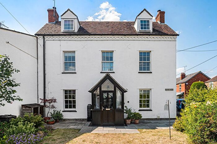 4 Bedroom Link Detached House For Sale In Alkerton, Eastington, Stonehouse, Gloucestershire, GL10