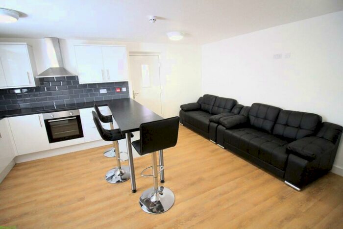 6 Bedroom Detached House To Rent In Flat - Charter Avenue, Canley, Coventry, CV4