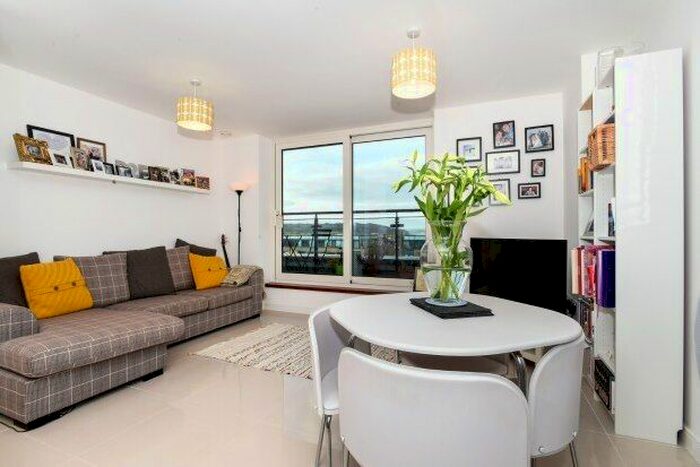 2 Bedroom Flat To Rent In Douglas House, Cardiff, CF11