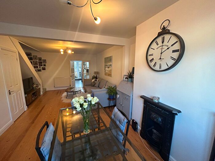 3 Bedroom Terraced House To Rent In Stafford Street, Swindon, SN1