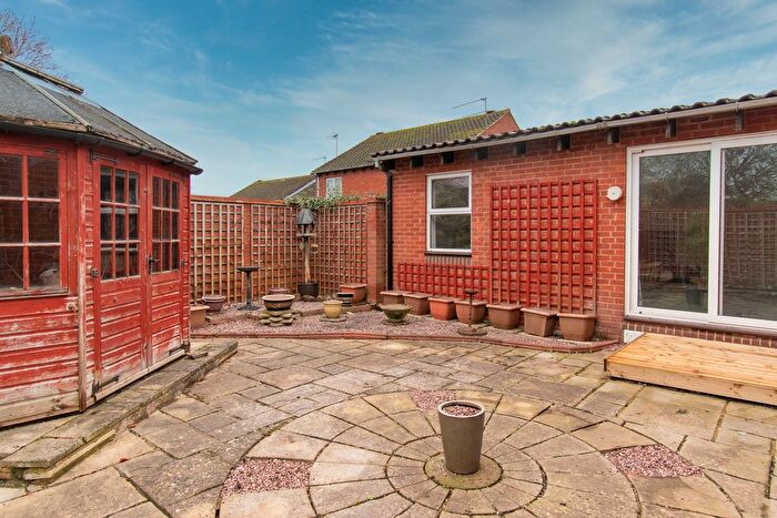 2 Bedroom Detached Bungalow For Sale In Chilcombe Way, Lower Earley, Reading, RG6