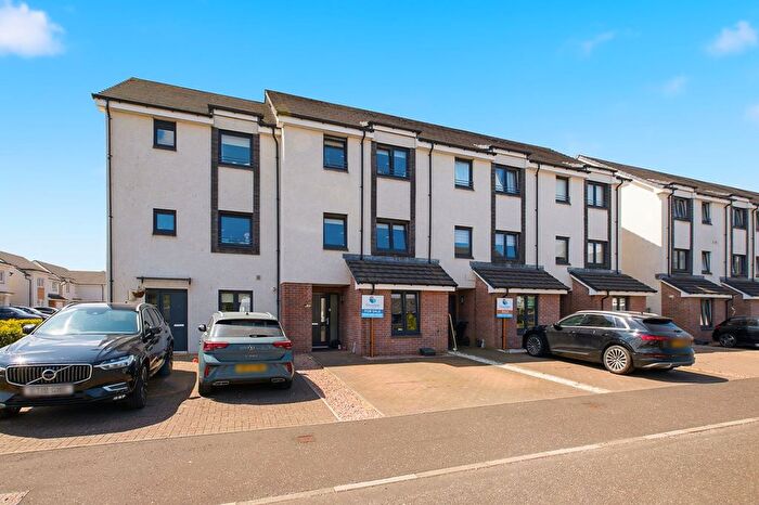 4 Bedroom Town House For Sale In Kenley Road, Renfrew, PA4