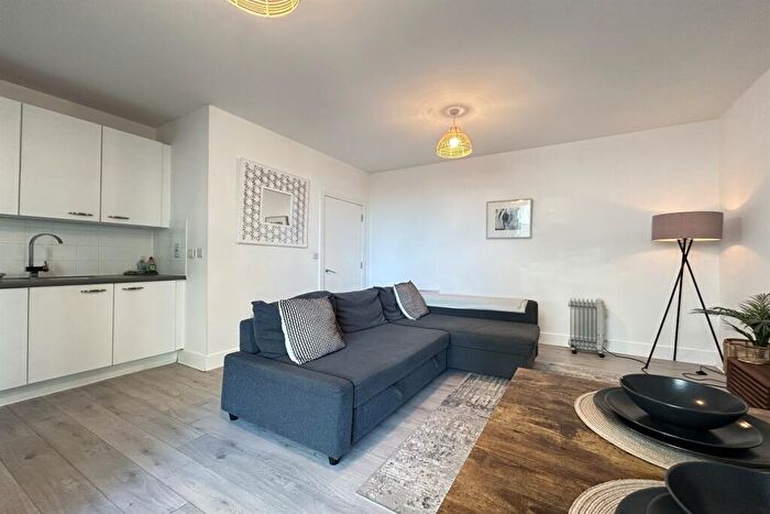 2 Bedroom Apartment To Rent In Skyline Plaza, Town Centre, RG21