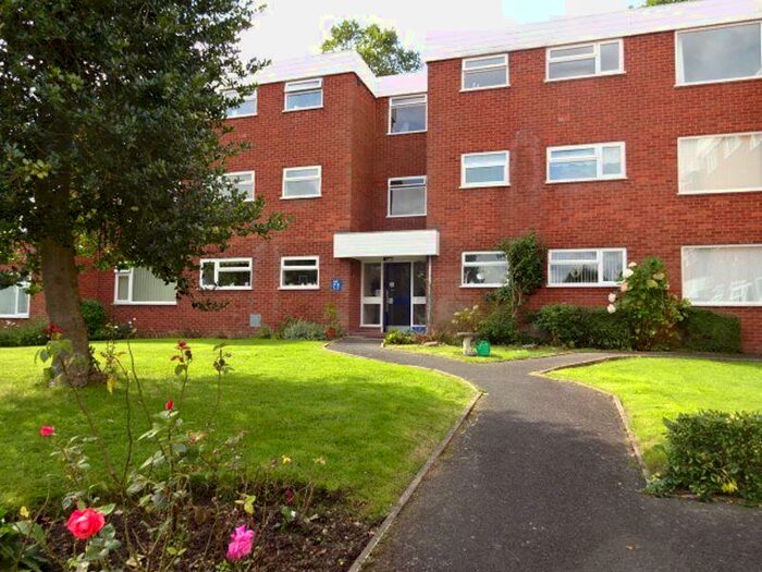 2 Bedroom Flat To Rent In Somerleyton Court, Kidderminster, DY10