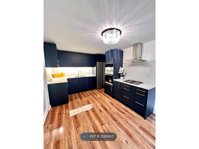 3 Bedroom Maisonette To Rent In Teevan Road, Croydon, CR0