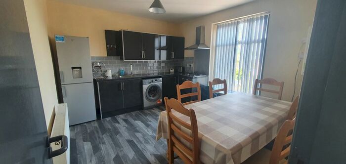 1 Bedroom Flat To Rent In Leeds Rd, Bradford, BD3