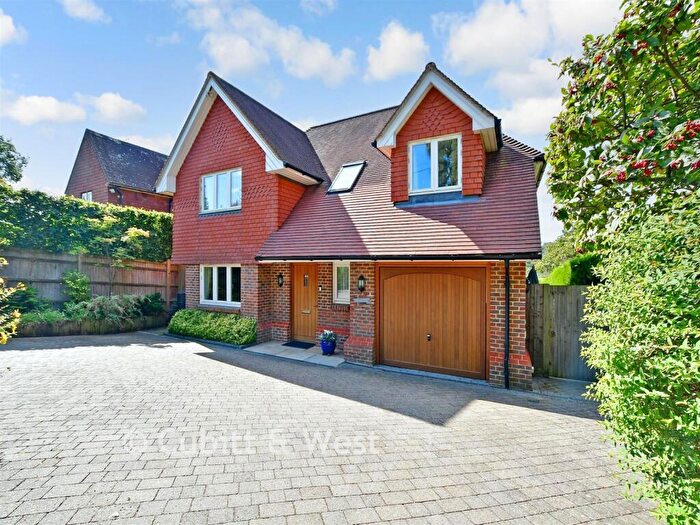 4 Bedroom Detached House For Sale In West Lane, East Grinstead, West Sussex, RH19
