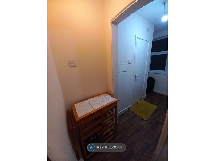 1 Bedroom Flat To Rent In Colwick Road, Nottingham, NG2