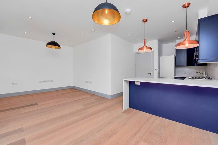 2 Bedroom Flat To Rent In Very Near Castlebar Green Tringle, Ealing Broadway West, W5