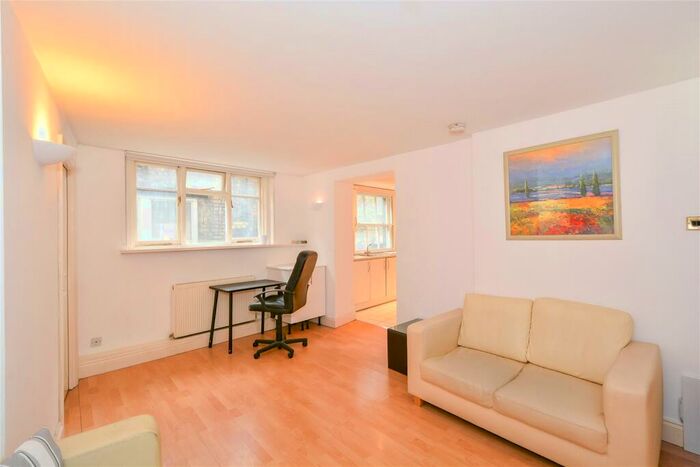 1 Bedroom Apartment To Rent In Bishopsgate, Liverpool Street, EC2M