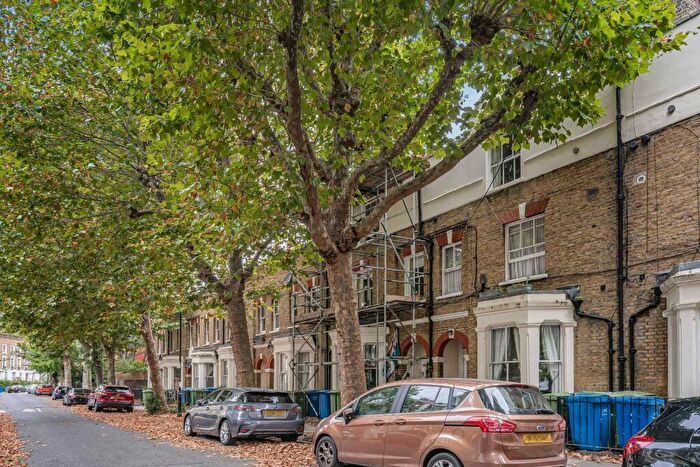 3 Bedroom Flat For Sale In Grosvenor Park, London, SE5