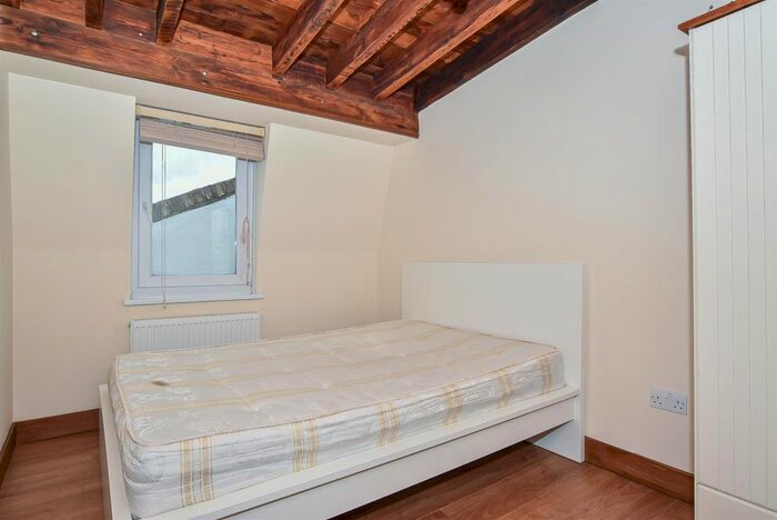 4 Bedroom Maisonette To Rent In Stoke Newington High Street, London, N16