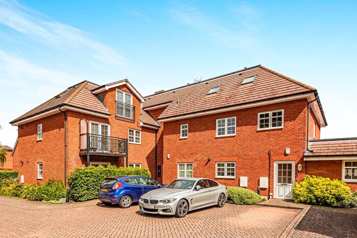 2 Bedroom Flat To Rent In Woodfield Court, Headley Road, Reading, RG5