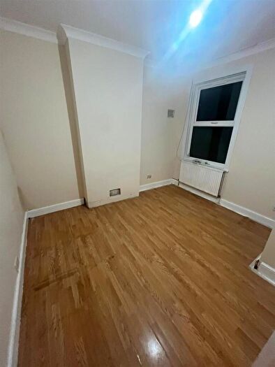 2 Bedroom Apartment To Rent In Albert Road, Leyton, E10