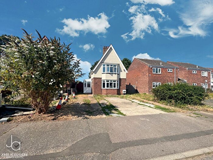 3 Bedroom Detached House For Sale In Seaview Avenue, Little Oakley, CO12