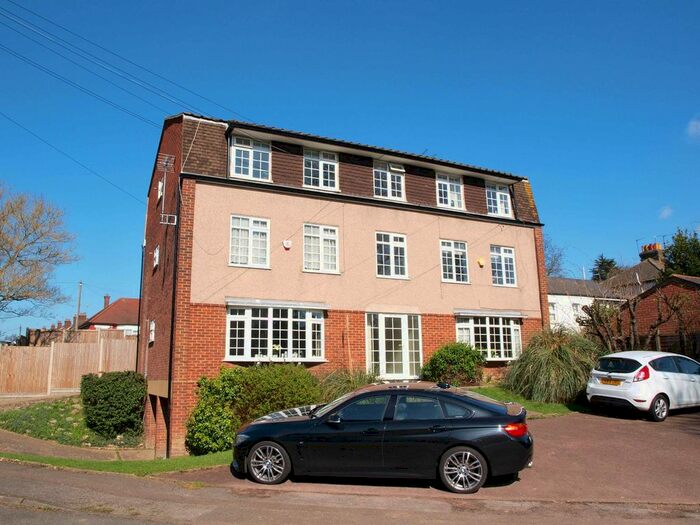 1 Bedroom Flat To Rent In Taunton Drive, Enfield, Middlesex, EN2