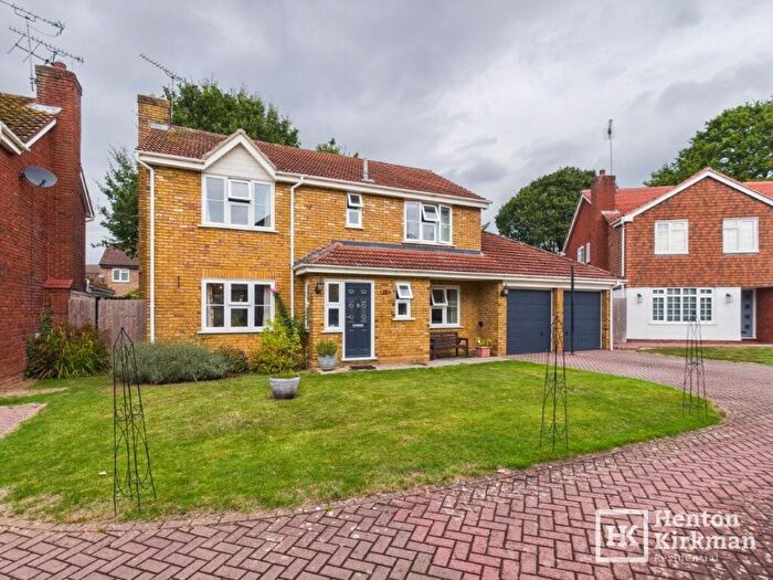 4 Bedroom House For Sale In Walsingham Way, Billericay, Essex, CM12