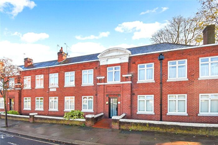 2 Bedroom Flat To Rent In Cross Deep, Twickenham, TW1