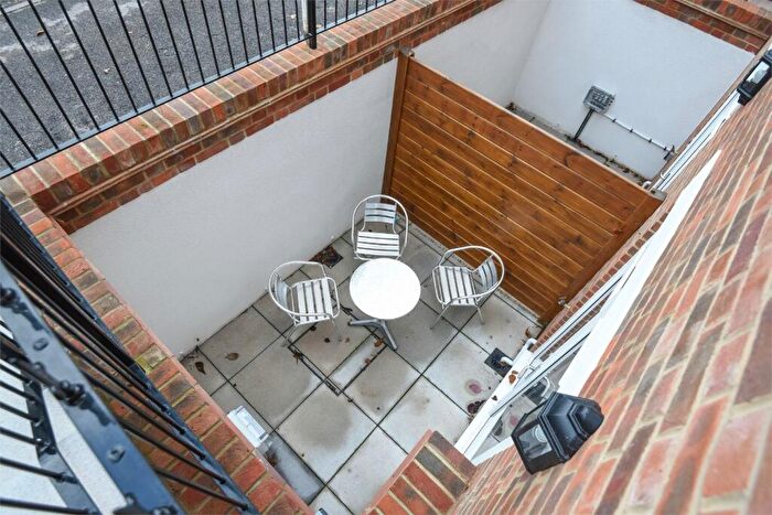 3 Bedroom Terraced House For Sale In Western Road, Fulflood, Winchester, Hampshire, SO22