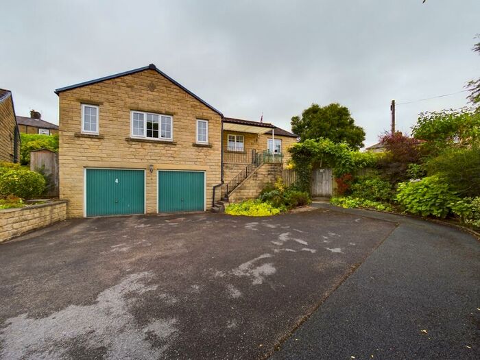 4 Bedroom Detached House To Rent In Lowther Lane, Foulridge, BB8