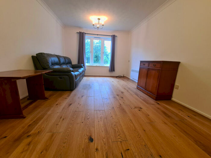 1 Bedroom Flat To Rent In Hertswood Court, Hillside Gardens, EN5