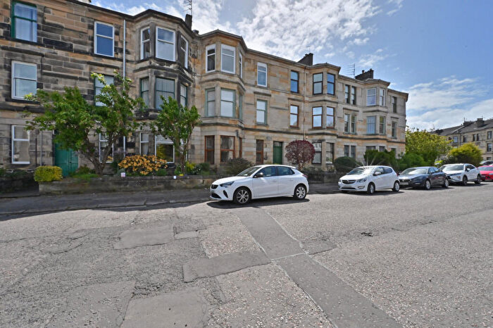 2 Bedroom Flat For Sale In Greenlaw Avenue, Paisley, PA1
