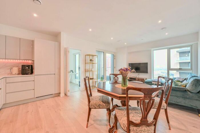 2 Bedroom Flat To Rent In Canning Town, Canning Town, London, E16