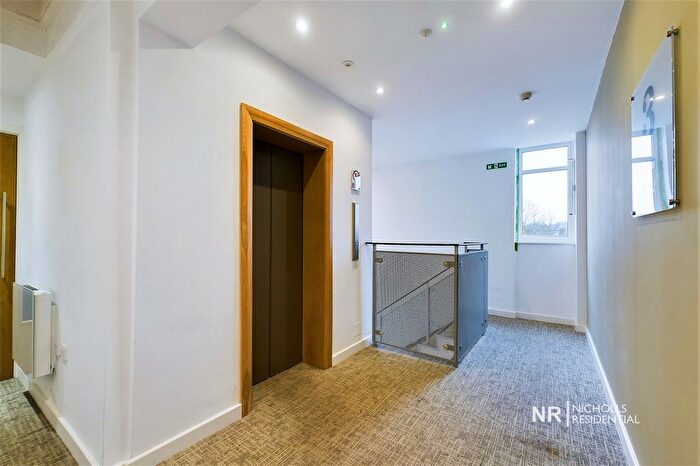 1 Bedroom Flat For Sale In East Street, Epsom, KT17