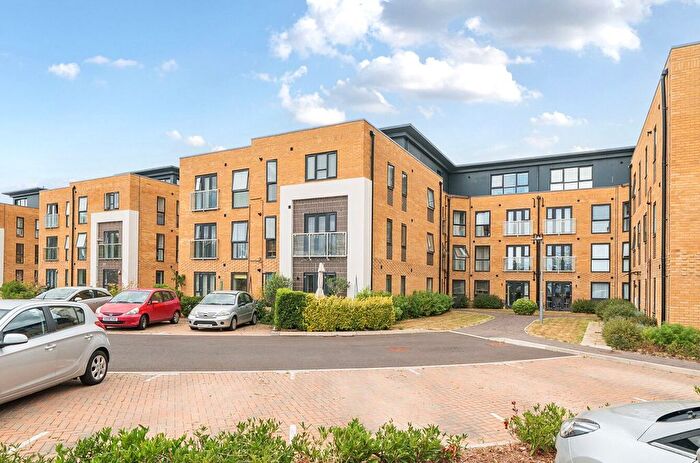 2 Bedroom Flat For Sale In Brambling Gardens, Poole, Dorset, BH17