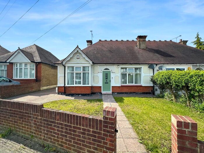 3 Bedroom Bungalow To Rent In Barnsole Road, Gillingham, Medway, ME7