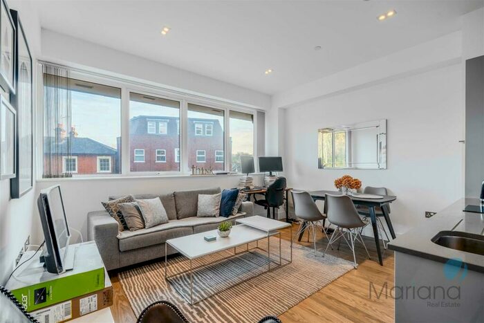 1 Bedroom Apartment To Rent In Essex House, Fairfield Road, Brentwood, CM14