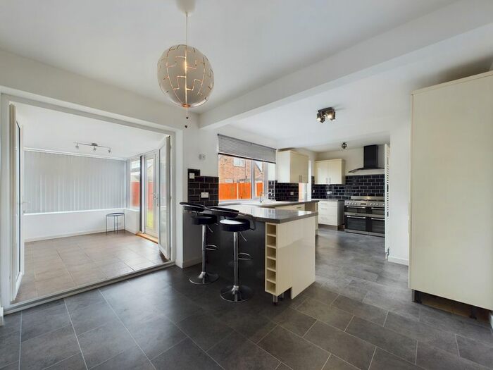 4 Bedroom Semi-Detached House To Rent In Highfield Road, Beverley, HU17