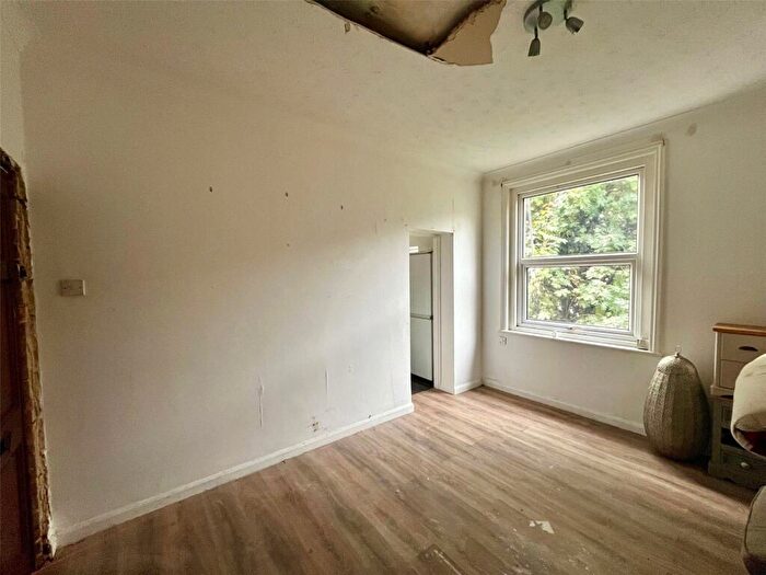 1 Bedroom Flat For Sale In Frimley Road, Camberley, Surrey, GU15