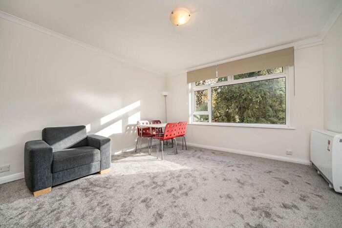 1 Bedroom Flat To Rent In Leopold Avenue, London, SW19