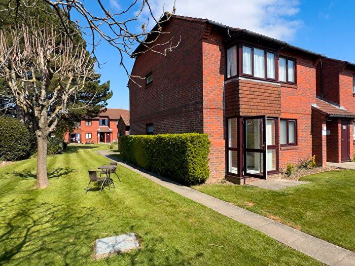 1 Bedroom Flat For Sale In Meadow Court, Felpham, PO22