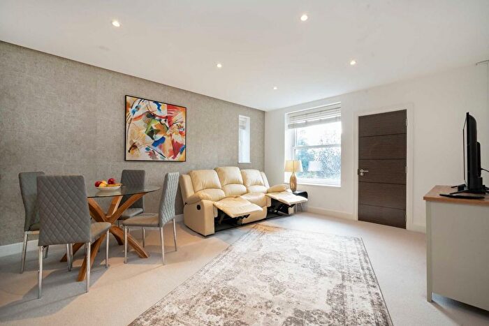 2 Bedroom Flat To Rent In Woodstock Road, Golders Green, NW11