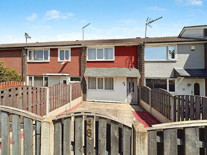2 Bedroom Terraced House For Sale In Baildon Chase, Leeds, LS14