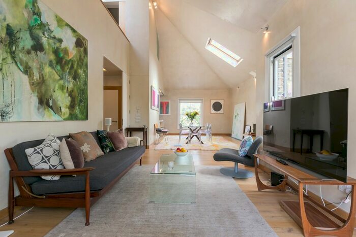 3 Bedroom Flat To Rent In St. Marks Road, London, W10