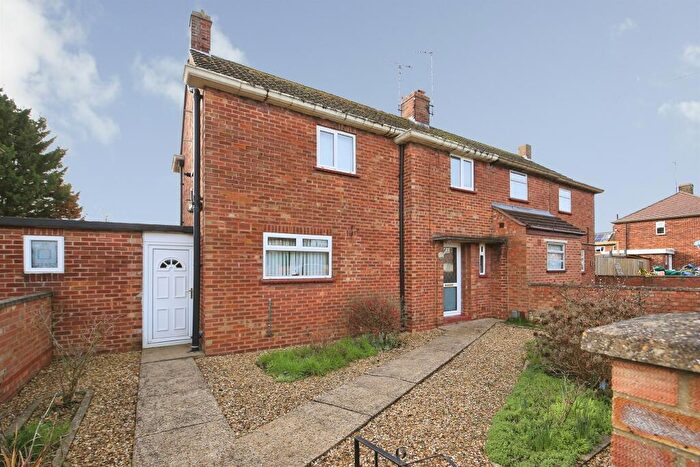 3 Bedroom Semi-Detached House For Sale In Eastern Avenue, Peterborough, PE1