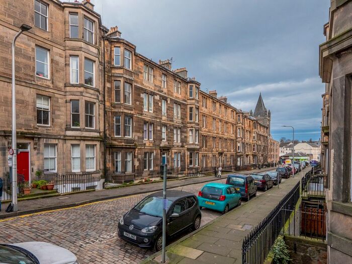 2 Bedroom Flat To Rent In Leslie Place, Edinburgh, Midlothian, EH4