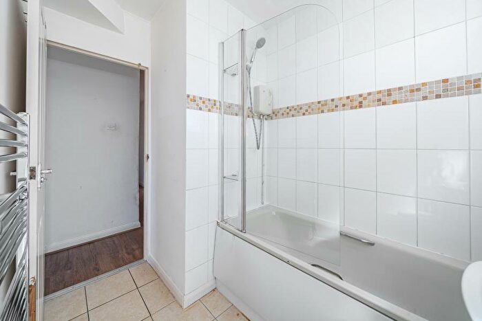 2 Bedroom Apartment To Rent In Jordans Close, Guildford, GU1